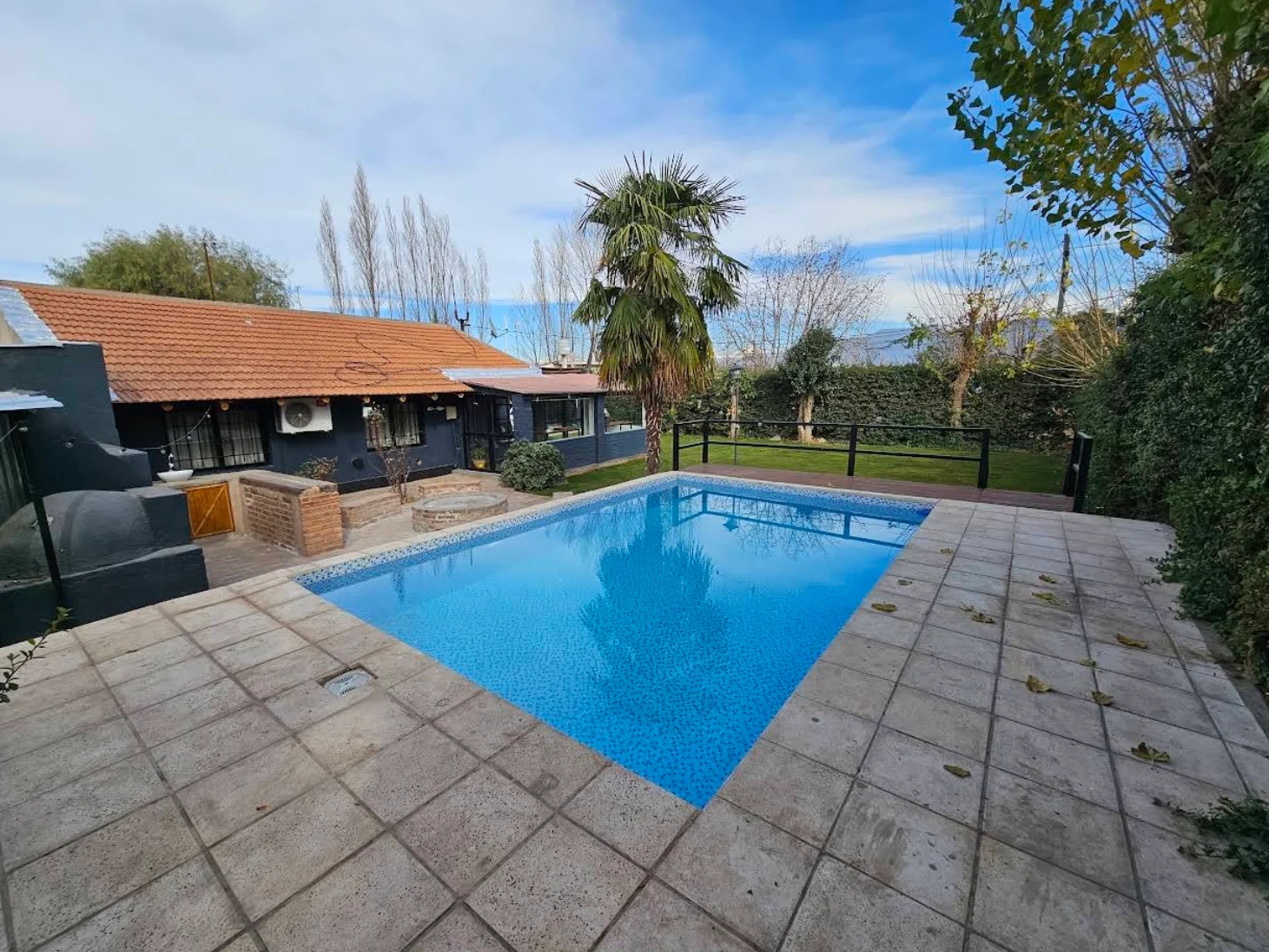 Pileta y jardín de La Casa de Blanco